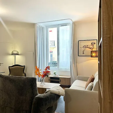 Apartment Charming 1-bedroom In Prestigious 16th Arrondissement