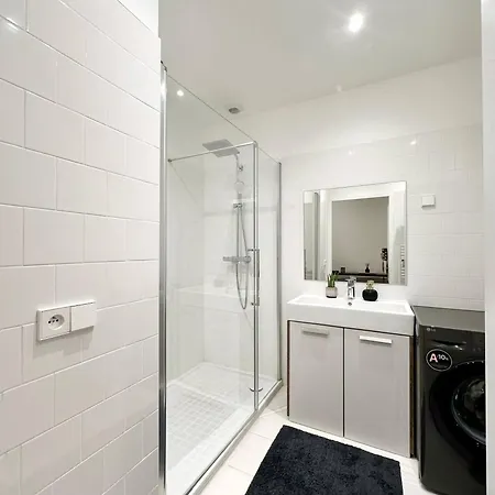Apartment Charming 1-bedroom In Prestigious 16th Arrondissement *