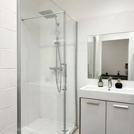 Charming 1-bedroom In Prestigious 16th Arrondissement Apartment Paris