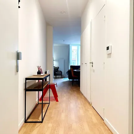 Apartment Charming 1-bedroom In Prestigious 16th Arrondissement Paris
